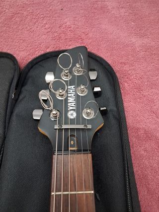 Guitarra Eléctrica Yamaha RGX121Z + Funda