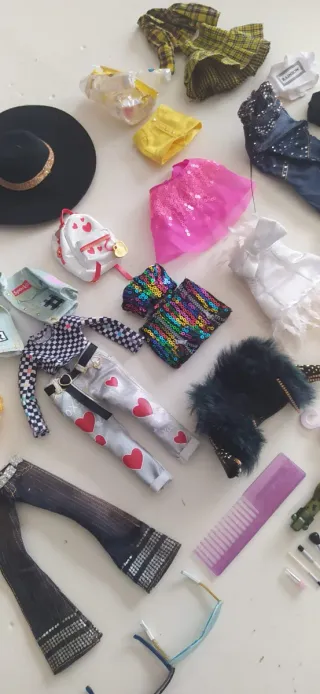 10 Muñecas Rainbow High + 37 Accesorios