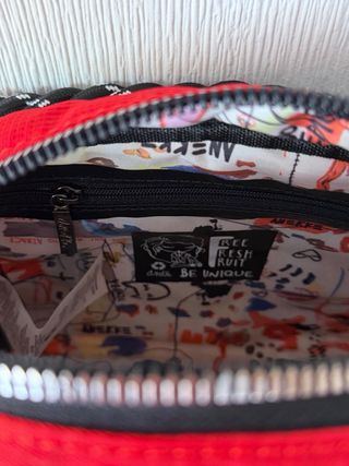 Bolso Anekke Rojo y Negro con Etiqueta