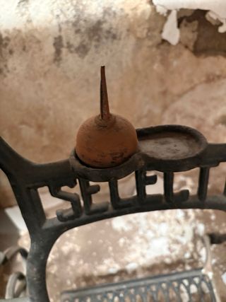 Máquina de coser Helvetia con Mueble Santasusana