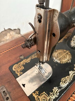 Máquina de coser Helvetia con Mueble Santasusana