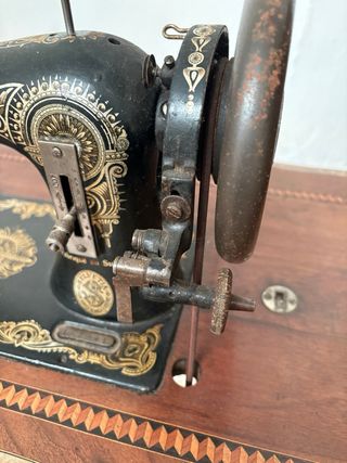 Máquina de coser Helvetia con Mueble Santasusana
