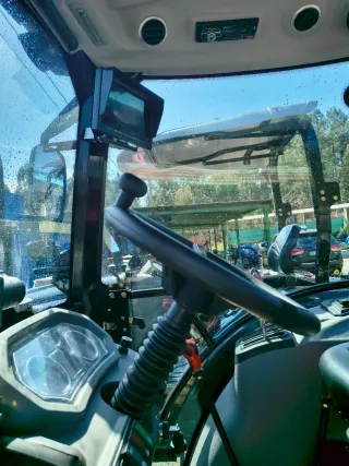 Tractor con cabina matriculable