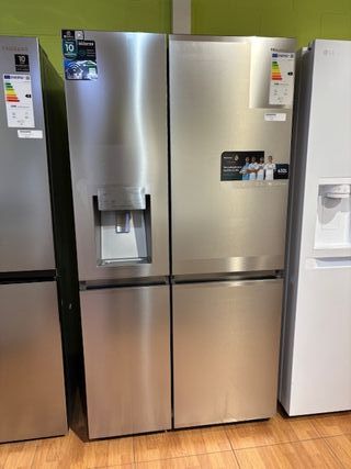 Frigorífico americano con dispensador