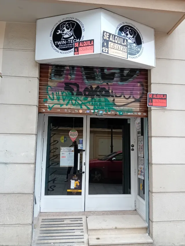 Local ideal fruteria centro granada. Mucho paso