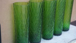 Lote 5 vasos tubo verdes vintage labrados 18cm