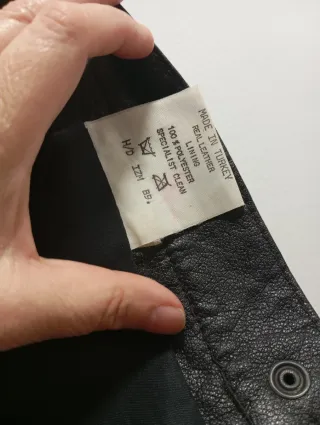 Falda de cuero negra