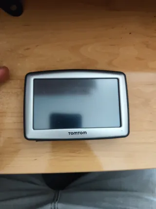 Navegador GPS TomTom XL con base coche y cargador