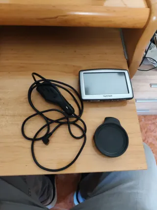 Navegador GPS TomTom XL con base coche y cargador