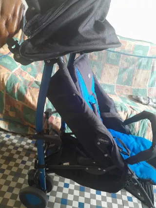Silla de paseo Chicco azul y negra