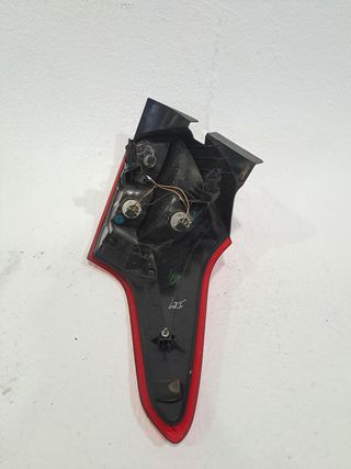 PILOTO TRASERO IZQUIERDO FORD FOCUS 646723