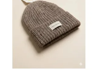 Gorro de lana con cuentas