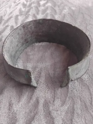 Antiguo Torque Fang Bronce