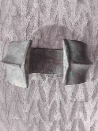 Antiguo Torque Fang Bronce