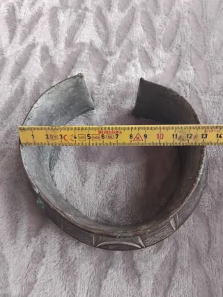 Antiguo Torque Fang Bronce