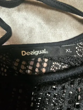 Jersey Desigual negro con rejilla