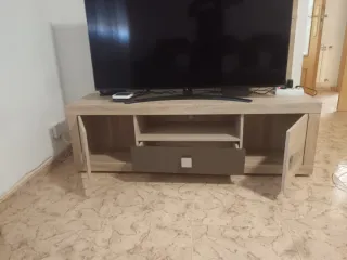 Mueble TV salón madera y beige