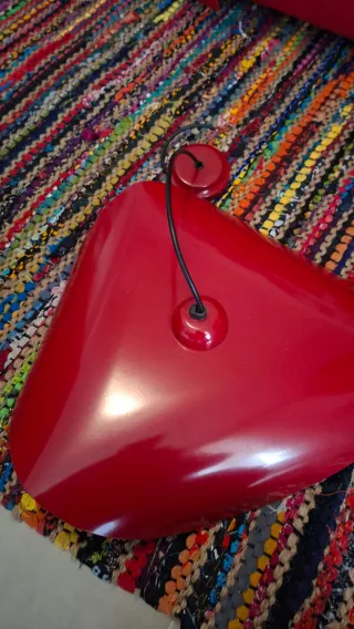 Lampadario rosso/oro in metallo