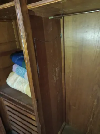 Armario de madera clásico