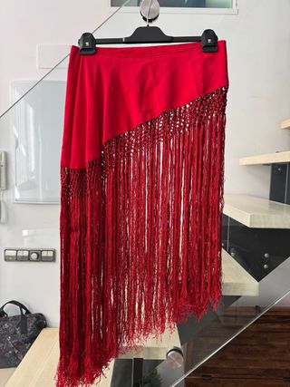 Mantón rojo con flecos de seda