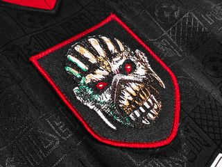 Camiseta Iron Maiden Retro Negra Roja West Ham