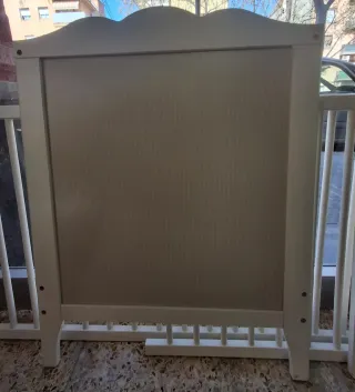 Cuna blanca de madera