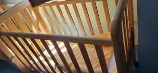 Cuna de madera con colchon,protector ,chichonera y