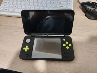 Nintendo 2DS XL Nero e Verde