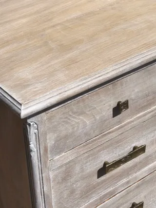 Cómoda antigua en madera lavada