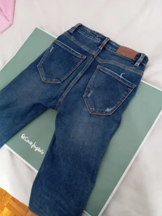 Jeans Stradivarius perlas 34
