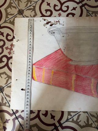 Dibujo vintage bodegón libro y recipiente