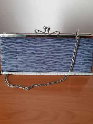 Elegante bolso de fiesta raso azul y plata