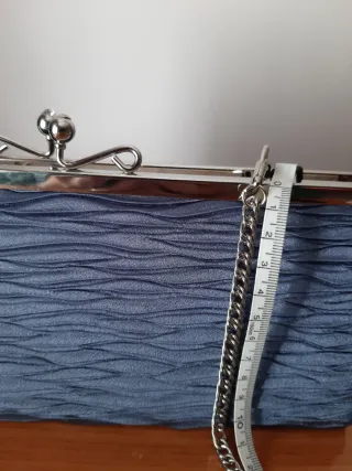 Elegante bolso de fiesta raso azul y plata