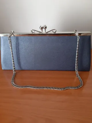 Elegante bolso de fiesta raso azul y plata