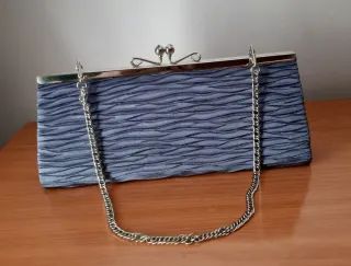 Elegante bolso de fiesta raso azul y plata