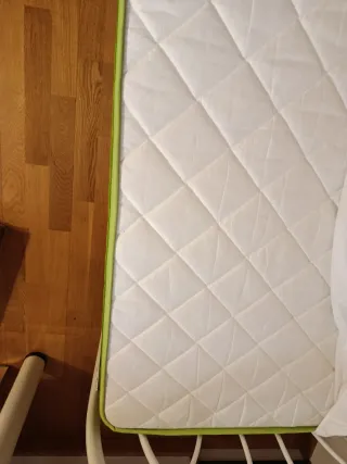 Cama infantil 90x190, colchón nuevo sin estrenar