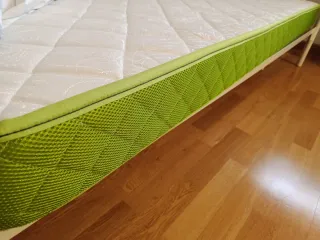 Cama infantil 90x190, colchón nuevo sin estrenar