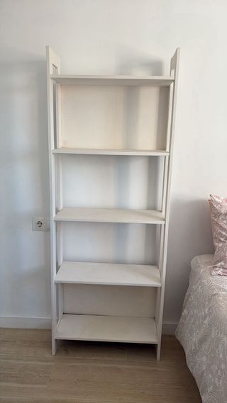 Estantería blanca de madera