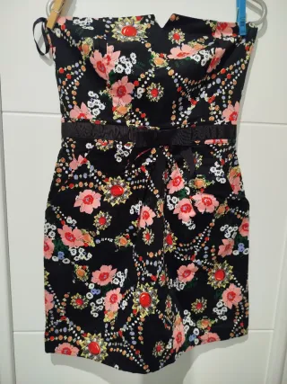 Vestido negro estampado floral