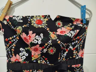 Vestido negro estampado floral