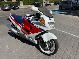 Honda CBR 1000F Roja y Blanca