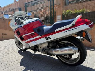 Honda CBR 1000F Roja y Blanca