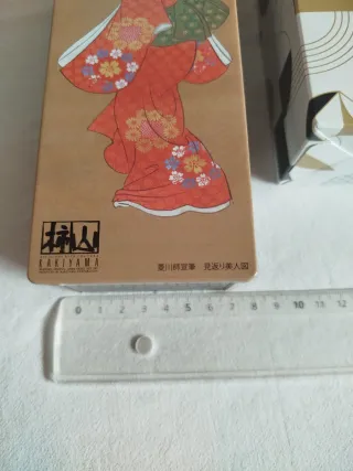 Caja Museo Nacional Tokio Belleza Mirando Atrás