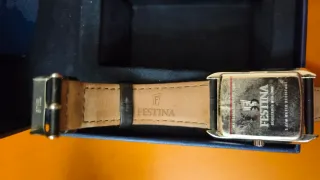 Reloj Festina Cuadrado Negro/Dorado