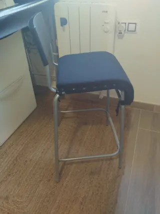 Taburete alto con cojín