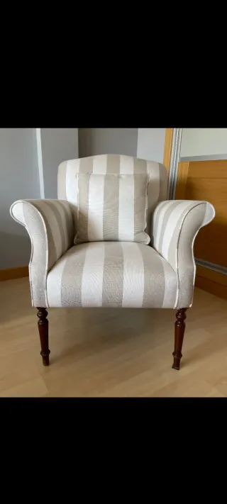 2 Butacas de tela y madera