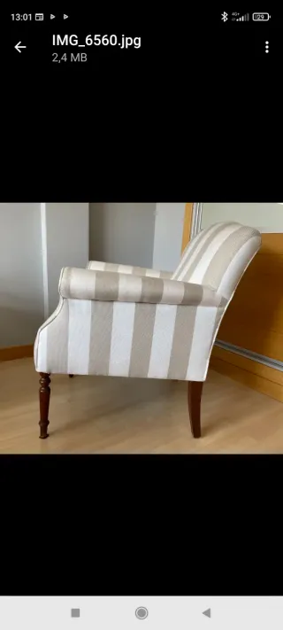 2 Butacas de tela y madera