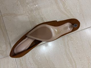 Zapatos de tacón marrones para mujer