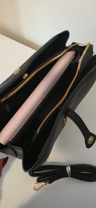 Bolso negro elegante con cadena dorada - nuevo