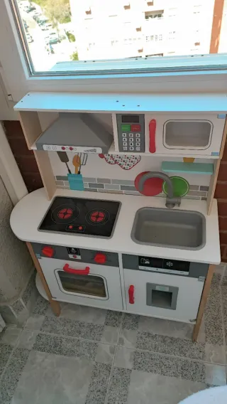 Cocinita de juguete con accesorios